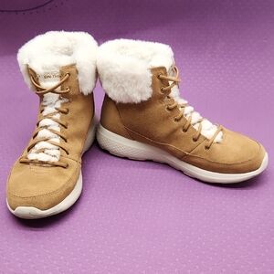 Skechers Tan and White Winter Rain Boots with Plush Trim